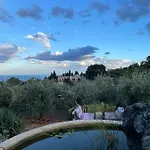 לינה וארוחת בוקר Aprisa Garden