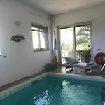 Aprisa Garden לינה וארוחת בוקר 3*